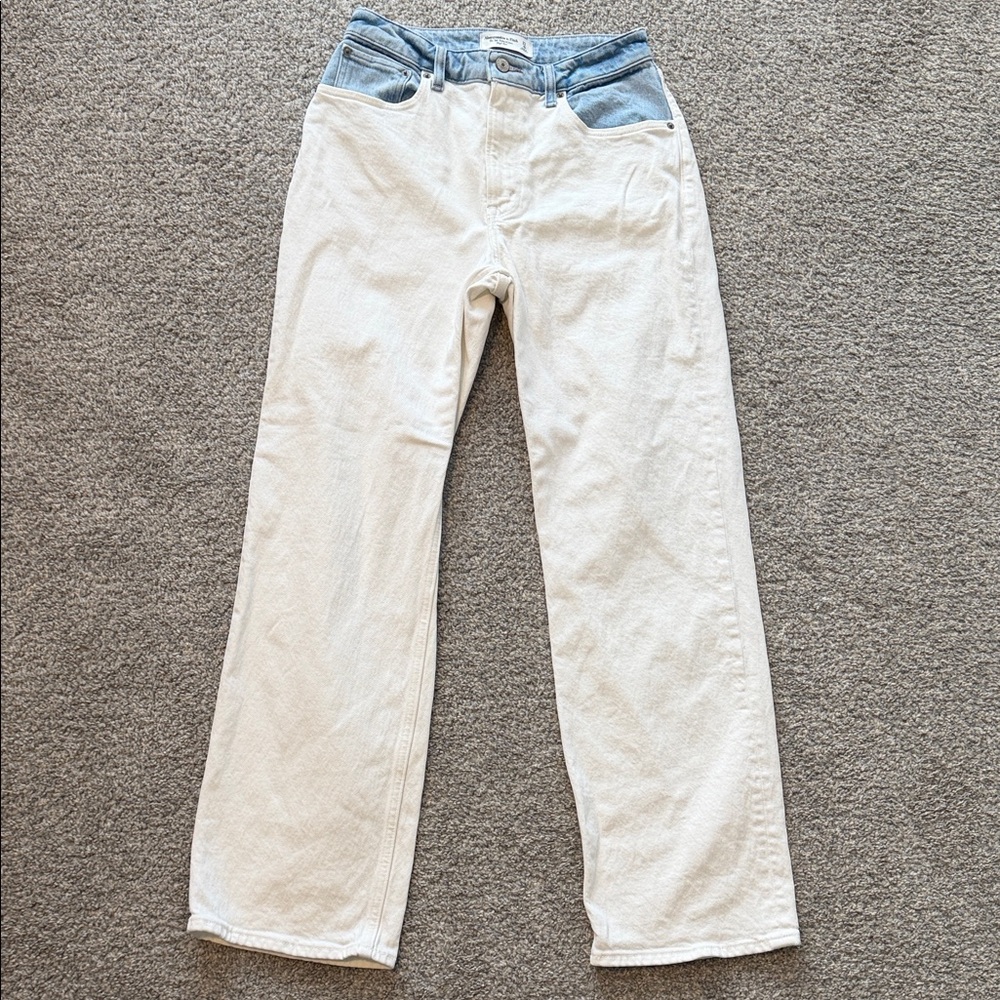 Abercrombie & Fitch 90’s Relaxed High Rise Denim.